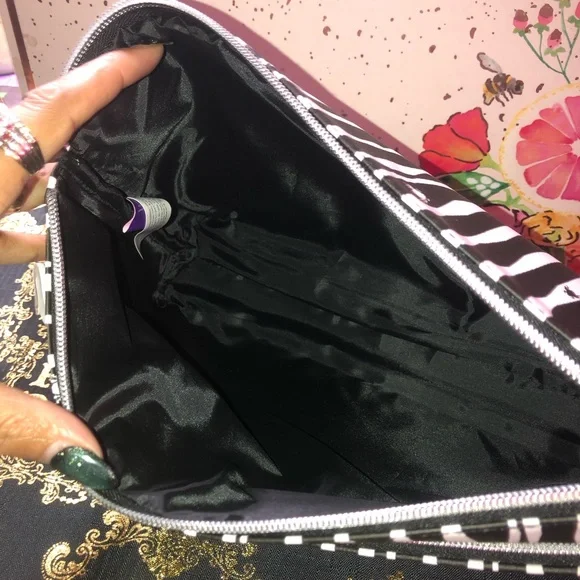 Beetlejuice makeup cosmetic bag. - Picture 8 of 8